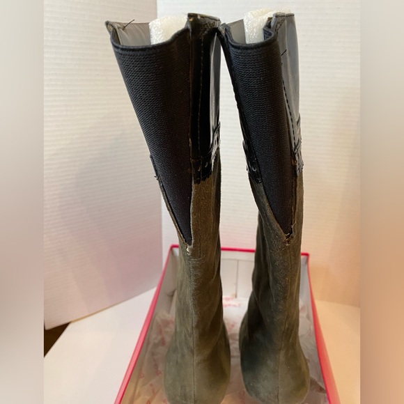 EUC BCBGirls Women's Size 9B Platform Grey Suede Black Patent Leather Boots - Picture 3 of 10